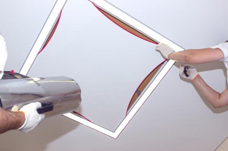 Comment entretenir un plafond tendu en PVC au fil du temps ?